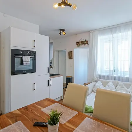 Auszeit Steiraland 7 Mit Ueberdachten Balkon Und Parkplatz Διαμέρισμα Λεόμπεν