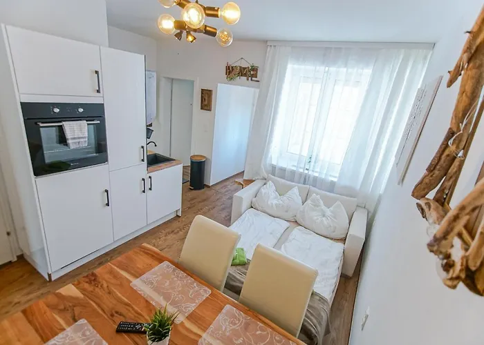 شقة Auszeit Steiraland 7 Mit Ueberdachten Balkon Und Parkplatz لوبن