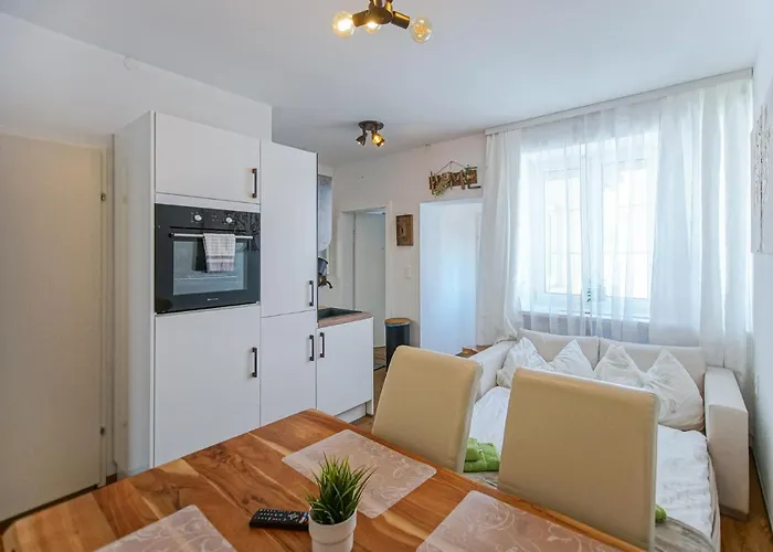 Auszeit Steiraland 7 Mit Ueberdachten Balkon Und Parkplatz شقة لوبن